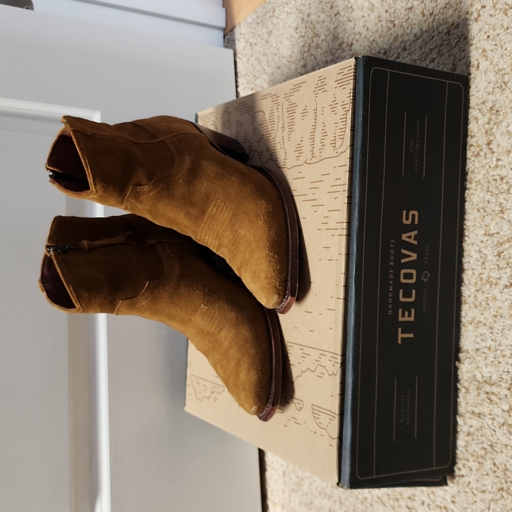 Tecovas women's size 7 B The Daisy Suede Sienna